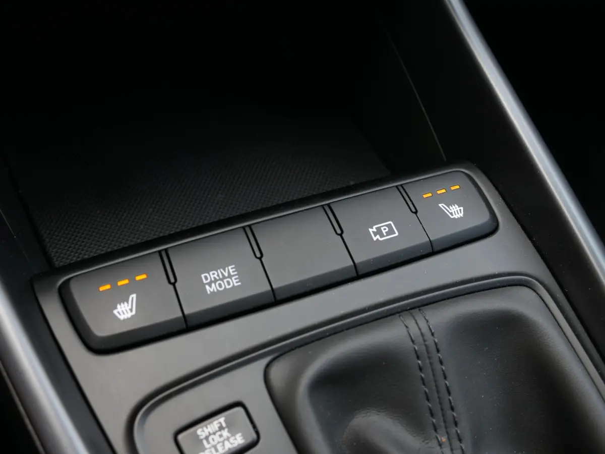 1.0 T-GDI Premium | Apple-/Android Carplay | Achteruitrijcamera | Digitaal dashboard | Stuur-/Stoelverwarming | Climate Control | Lichtmetalen velgen |