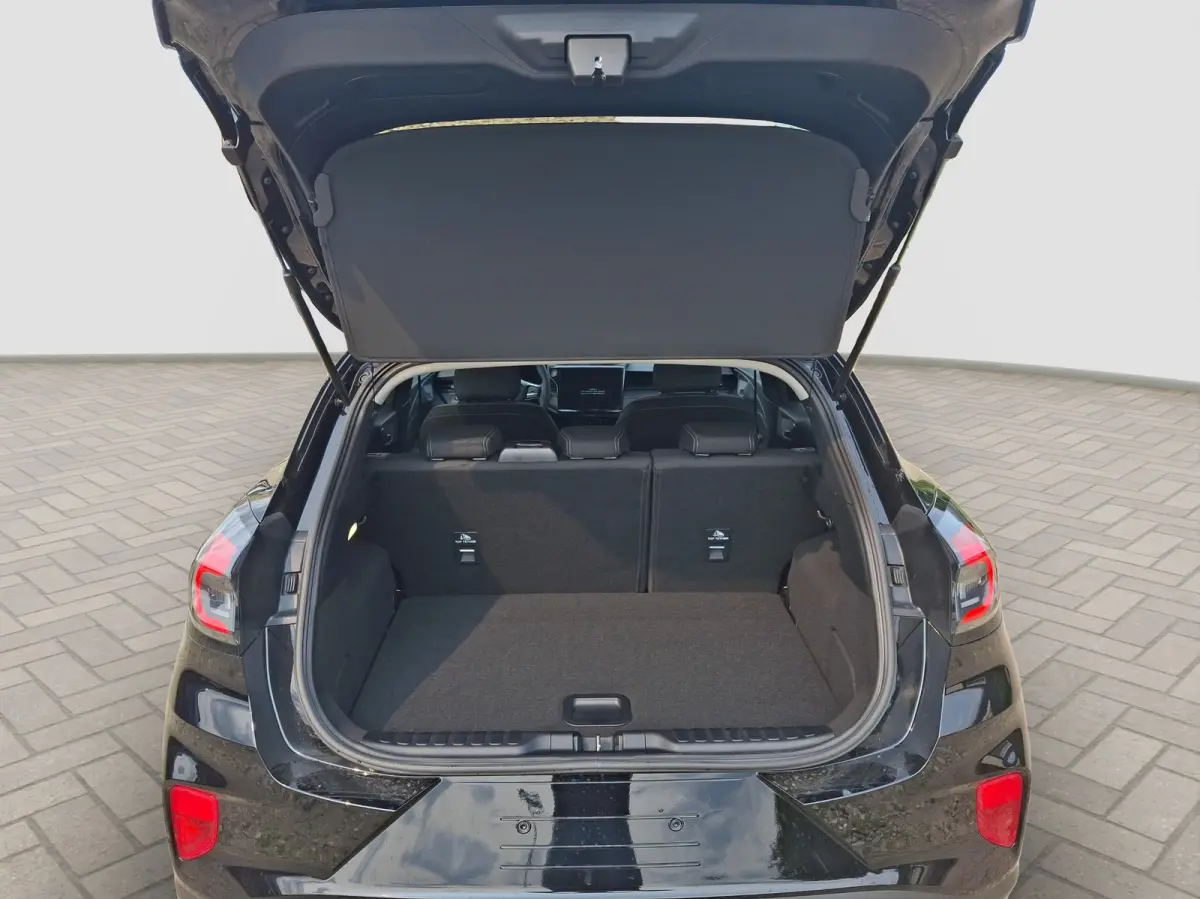 Titanium | WINTER PAKKET | CAMERA | ELEKTRISCHE ACHTERKLEP | DRAADLOZE CARPLAY | Achteruitrijcamera | Agate Black Metallic | Elektrisch bedienbare achterklep
