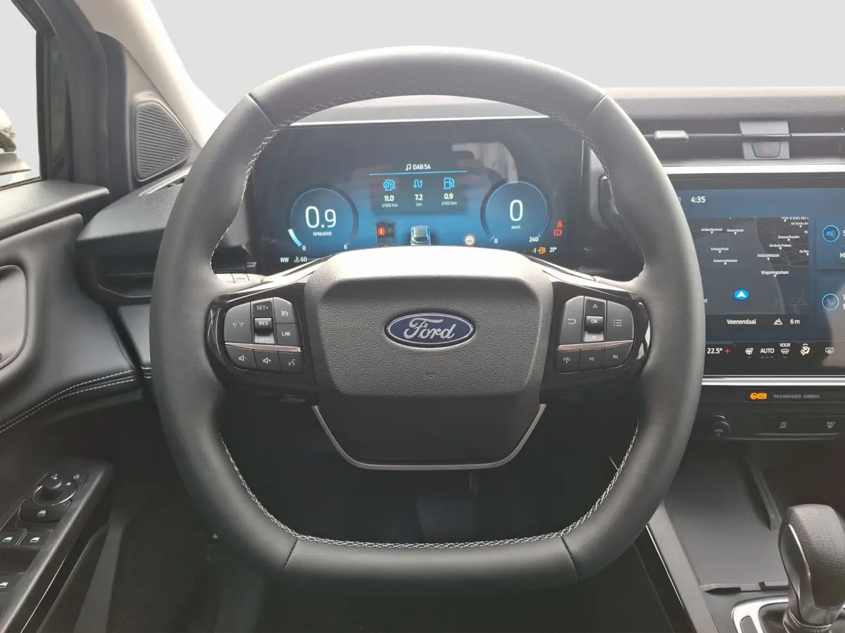 Titanium | WINTER PAKKET | CAMERA | ELEKTRISCHE ACHTERKLEP | DRAADLOZE CARPLAY | Achteruitrijcamera | Agate Black Metallic | Elektrisch bedienbare achterklep