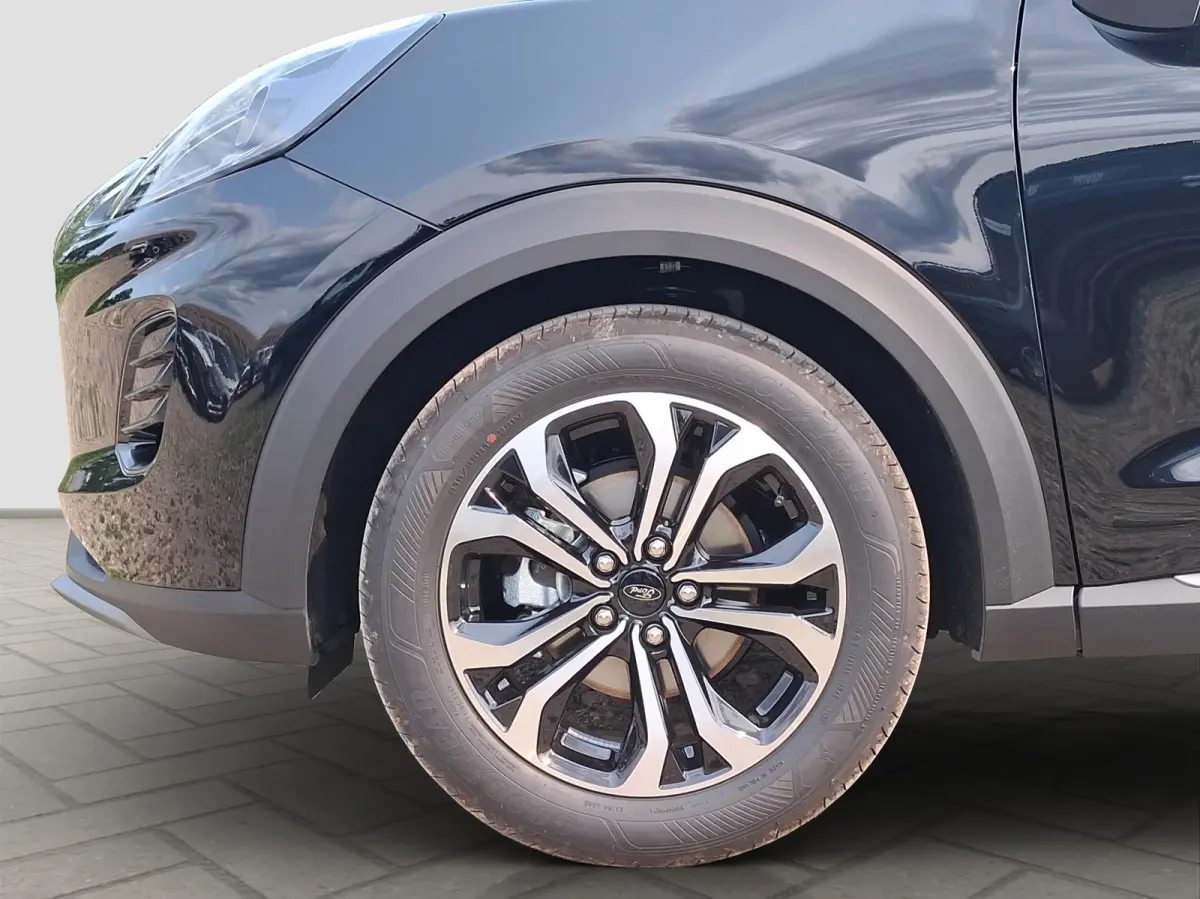 Titanium | WINTER PAKKET | CAMERA | ELEKTRISCHE ACHTERKLEP | DRAADLOZE CARPLAY | Achteruitrijcamera | Agate Black Metallic | Elektrisch bedienbare achterklep