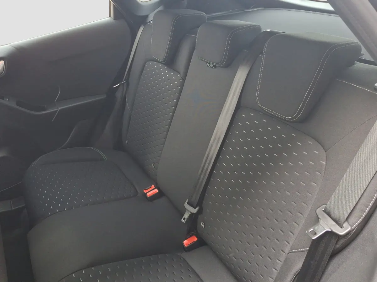 Titanium | WINTER PAKKET | CAMERA | ELEKTRISCHE ACHTERKLEP | DRAADLOZE CARPLAY | Achteruitrijcamera | Agate Black Metallic | Elektrisch bedienbare achterklep