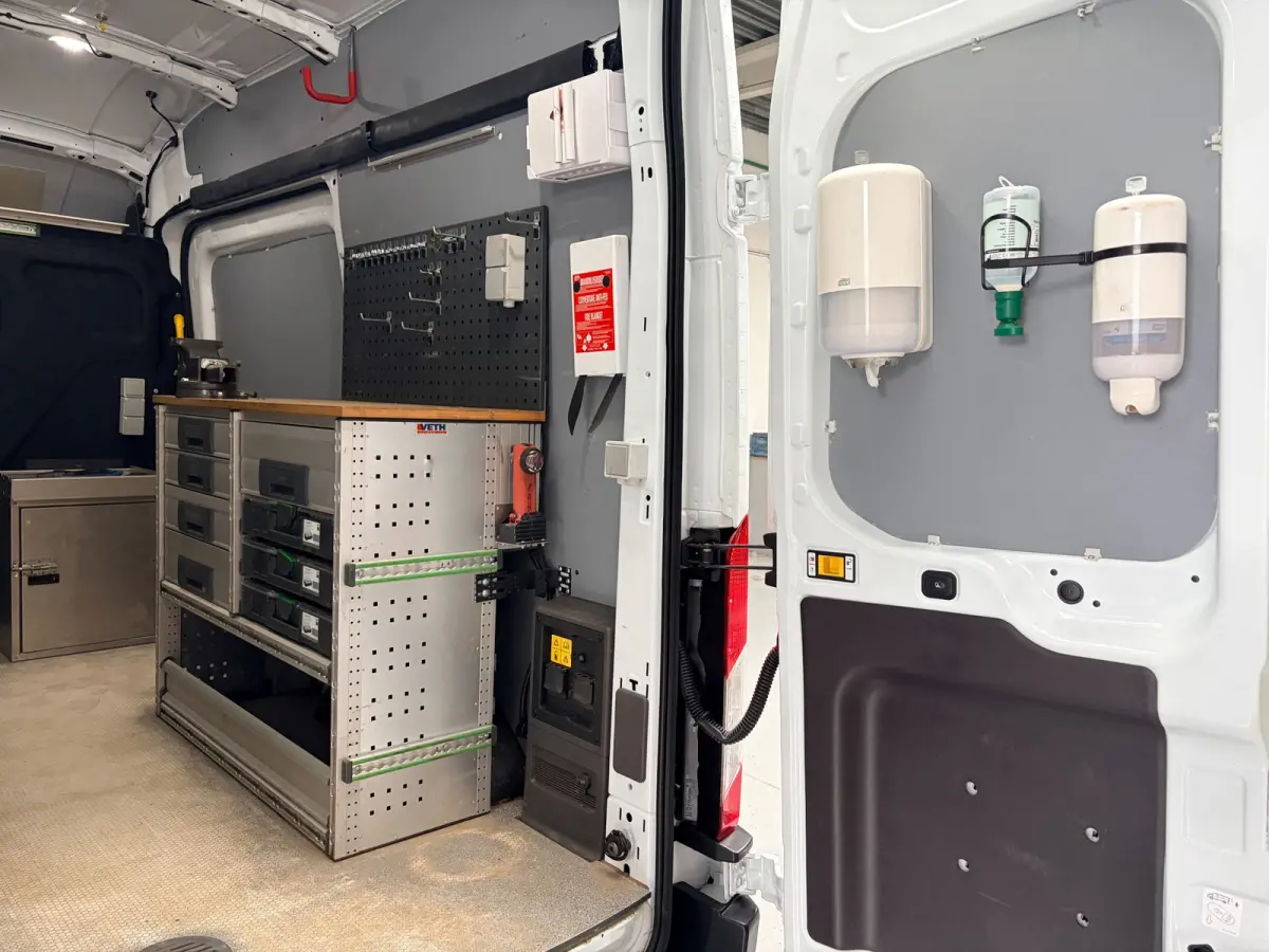 SERVICEWAGEN ELEKTRISCH AUTOMAAT 350 L2H3 Trend 68 kWh BOTT INRICHTING, V230 OMVORMER, RIJKLAARPRIJS!