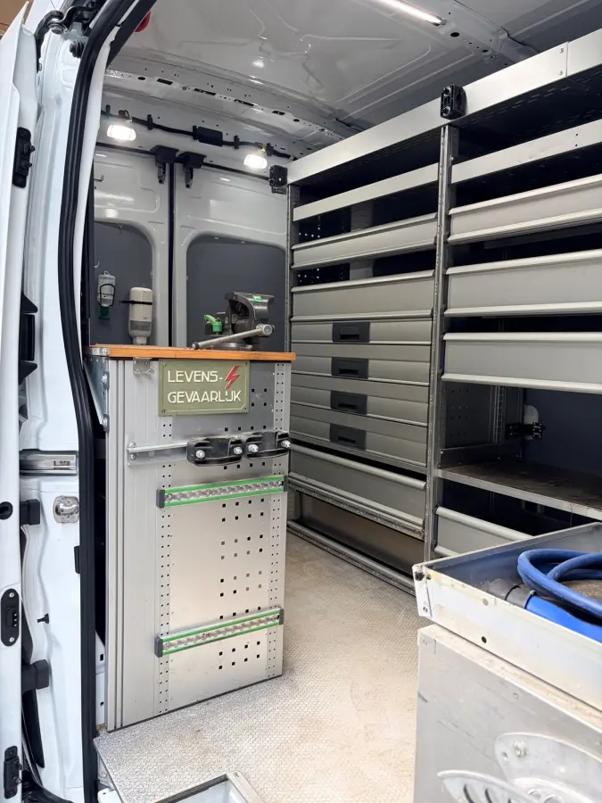 SERVICEWAGEN ELEKTRISCH AUTOMAAT 350 L2H3 Trend 68 kWh BOTT INRICHTING, V230 OMVORMER, RIJKLAARPRIJS!