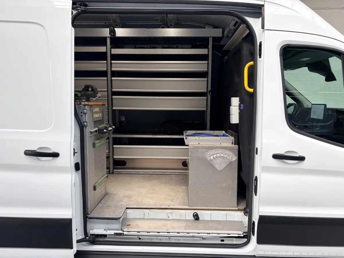 SERVICEWAGEN ELEKTRISCH AUTOMAAT 350 L2H3 Trend 68 kWh BOTT INRICHTING, V230 OMVORMER, RIJKLAARPRIJS!
