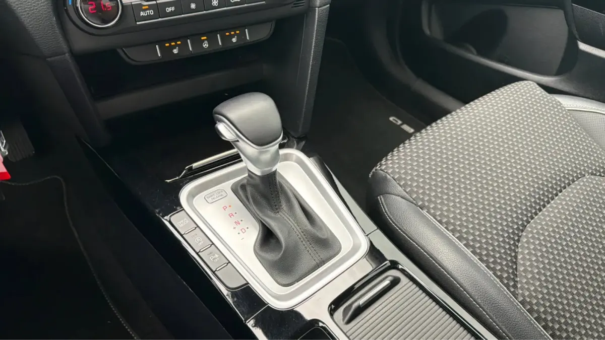 1.0 T-GDi MHEV DynamicLine (NL-auto, Goed OndH, Carplay, Camera, Navi, Stoel+Stuur Verw, Lane Assist, Etc)