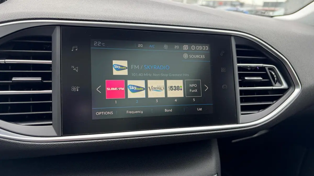1.2 PURETECH 110PK BLUE LEASE EXECUTIVE AVANTAGE / NAVI / CLIMA / LED / PDC / 16" LMV / BLUETOOTH / CRUISECONTROL !!