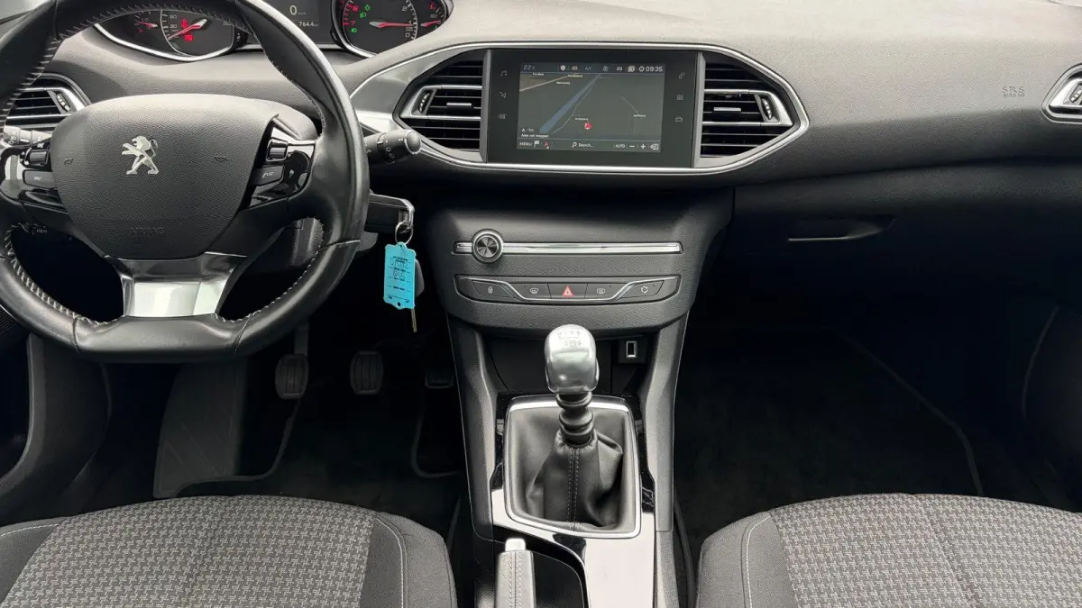 1.2 PURETECH 110PK BLUE LEASE EXECUTIVE AVANTAGE / NAVI / CLIMA / LED / PDC / 16" LMV / BLUETOOTH / CRUISECONTROL !!