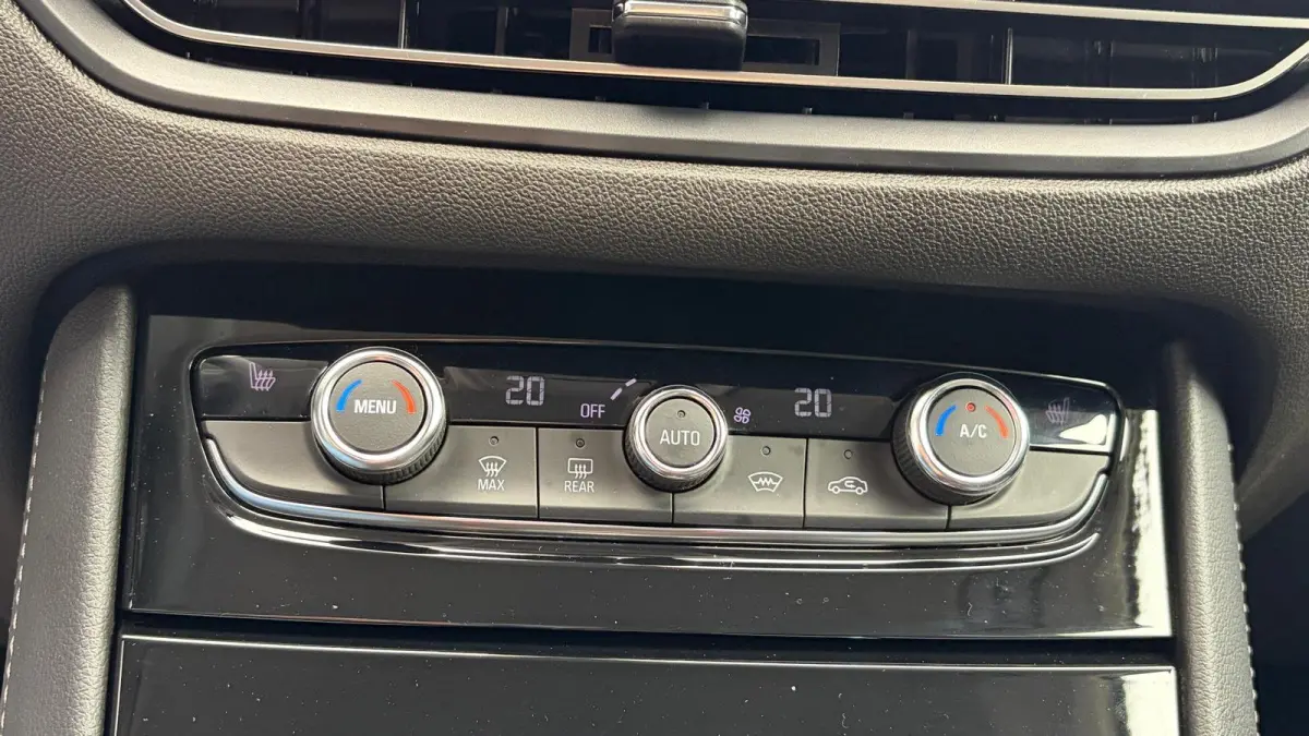 1.2 TURBO 130PK LEVEL 4 ULTIMATE AUTOMAAT / NAVI / LEDER / CLIMA / LED / PDC / AGR / 19" LMV / KEYLESS / 360 CAMERA / ALCANTARA / BLUETOOTH / CRUISECONTROL / NIEUWSTAAT !!