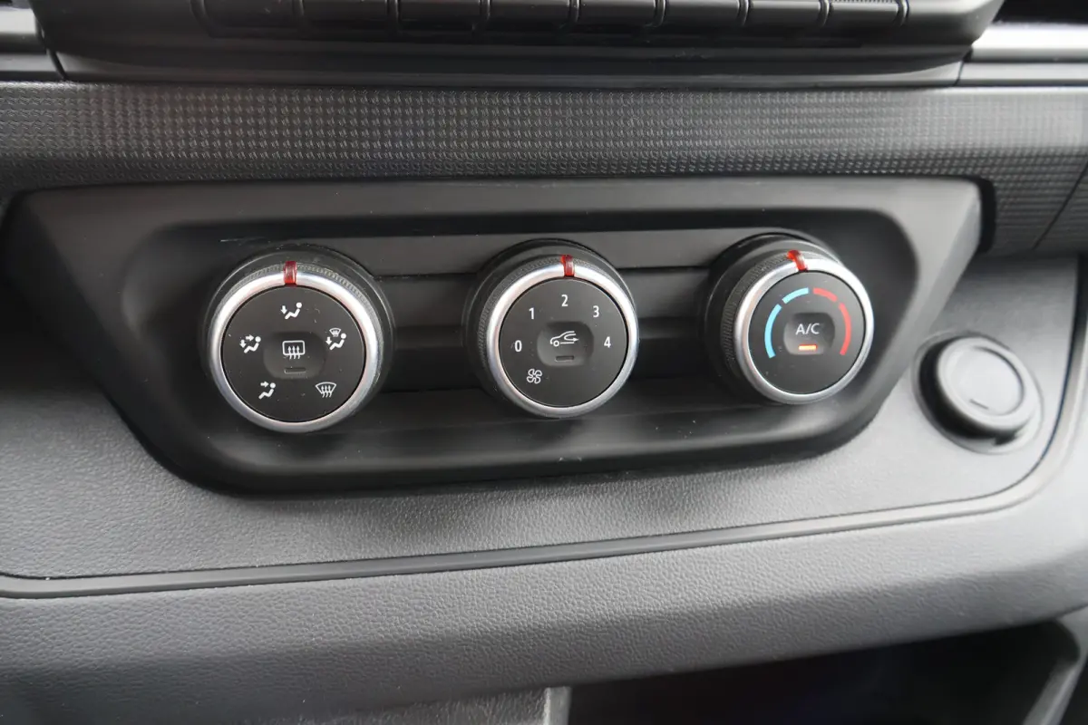 2.0 dCi 150pk L2 H1 Work Edition Automaat
