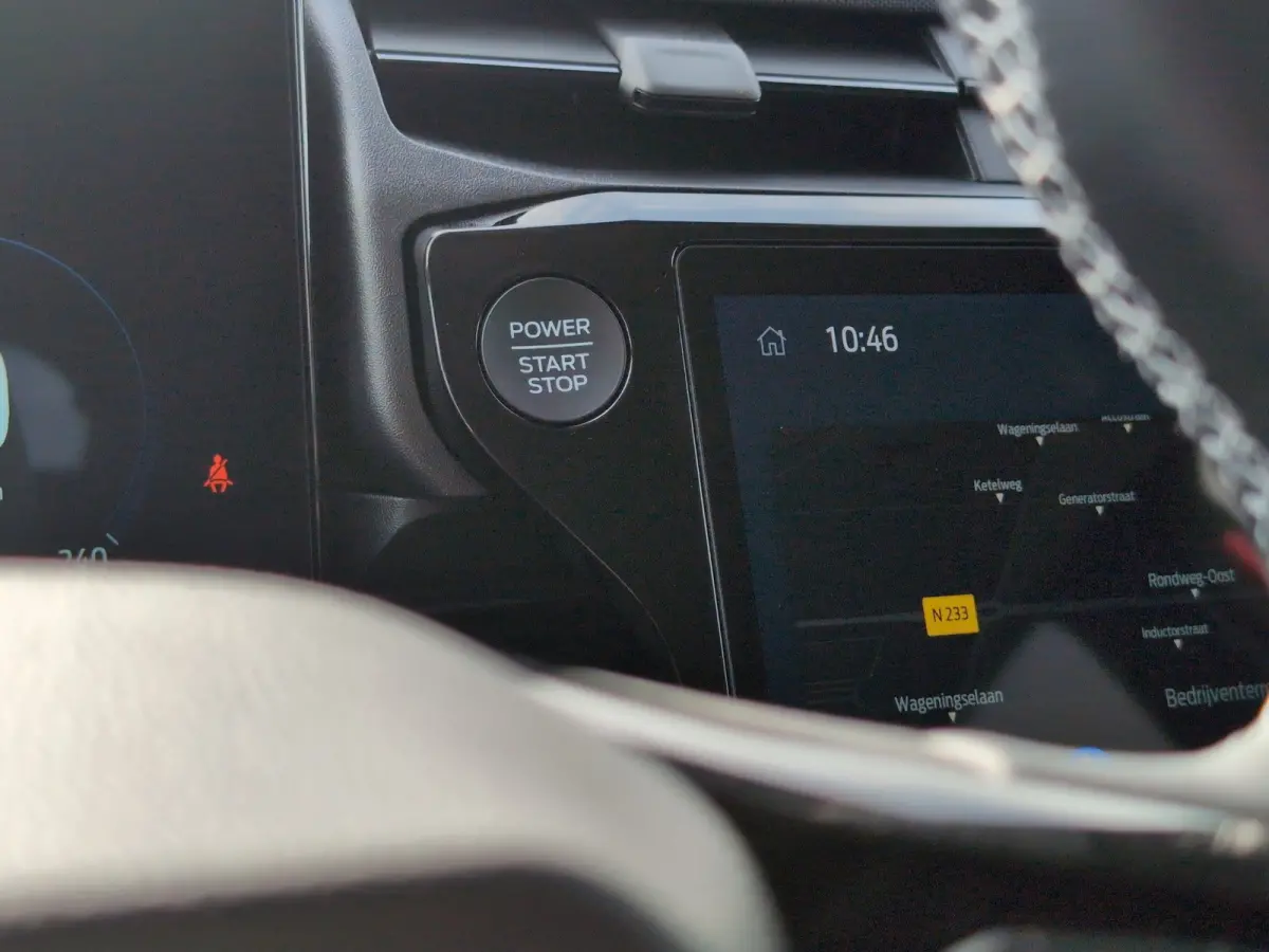 Titanium | WINTER PAKKET | ELEKTRISCHE ACHTERKLEP | CAMERA | DRAADLOZE CARPLAY | Achteruitrijcamera | Apple Carplay/Android Auto | Comfort-pakket