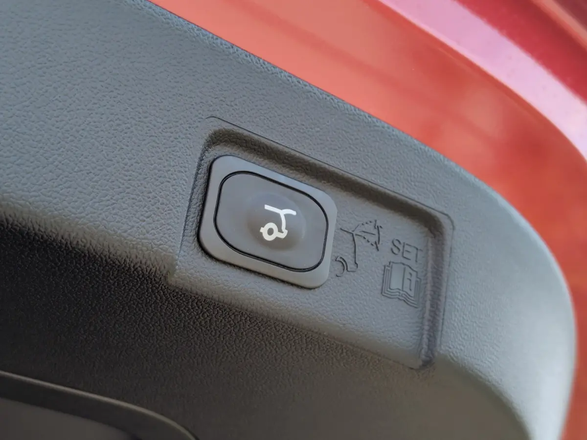 Titanium | WINTER PAKKET | ELEKTRISCHE ACHTERKLEP | CAMERA | DRAADLOZE CARPLAY | Achteruitrijcamera | Apple Carplay/Android Auto | Comfort-pakket