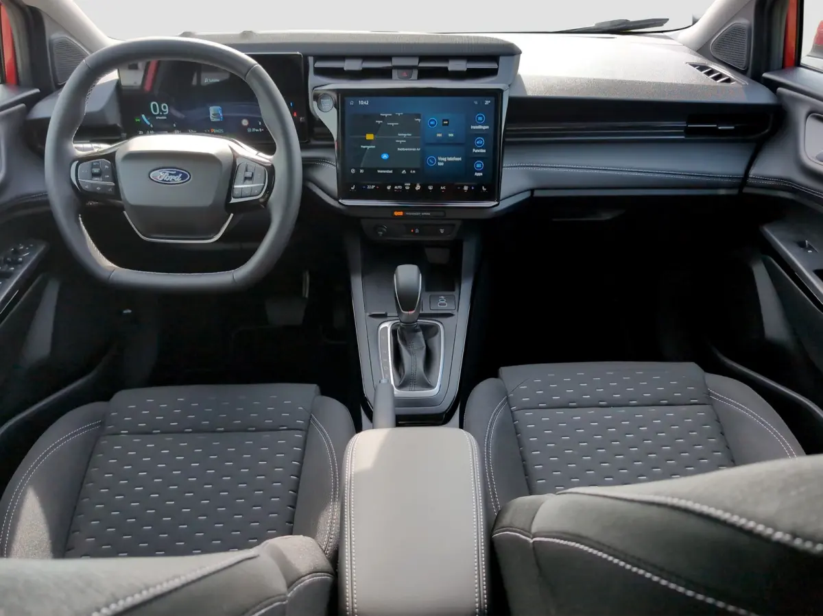 Titanium | WINTER PAKKET | ELEKTRISCHE ACHTERKLEP | CAMERA | DRAADLOZE CARPLAY | Achteruitrijcamera | Apple Carplay/Android Auto | Comfort-pakket