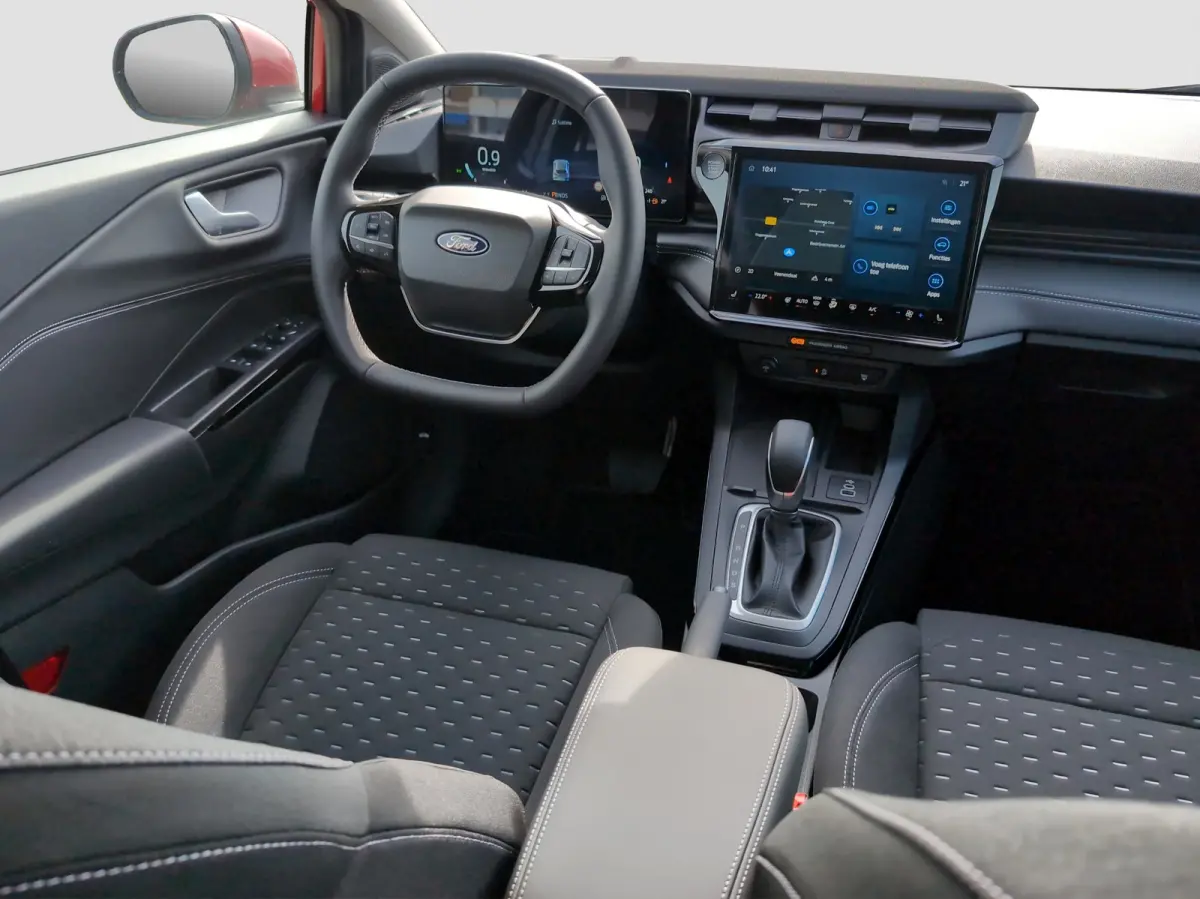 Titanium | WINTER PAKKET | ELEKTRISCHE ACHTERKLEP | CAMERA | DRAADLOZE CARPLAY | Achteruitrijcamera | Apple Carplay/Android Auto | Comfort-pakket