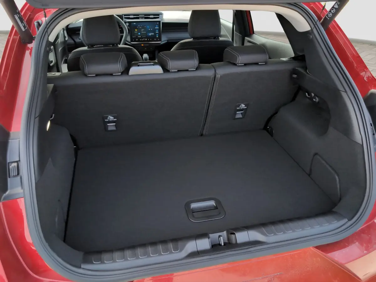 Titanium | WINTER PAKKET | ELEKTRISCHE ACHTERKLEP | CAMERA | DRAADLOZE CARPLAY | Achteruitrijcamera | Apple Carplay/Android Auto | Comfort-pakket