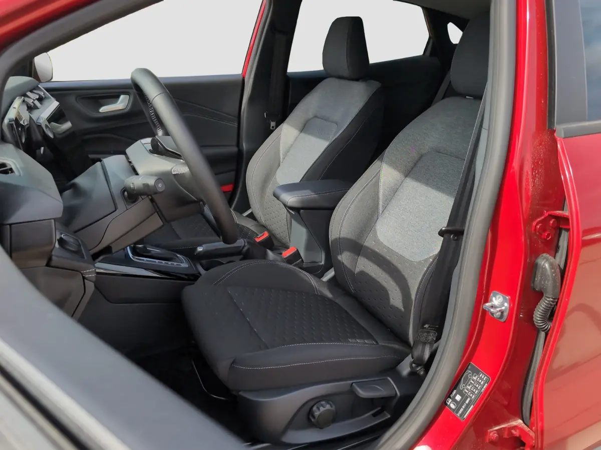 Titanium | WINTER PAKKET | ELEKTRISCHE ACHTERKLEP | CAMERA | DRAADLOZE CARPLAY | Achteruitrijcamera | Apple Carplay/Android Auto | Comfort-pakket