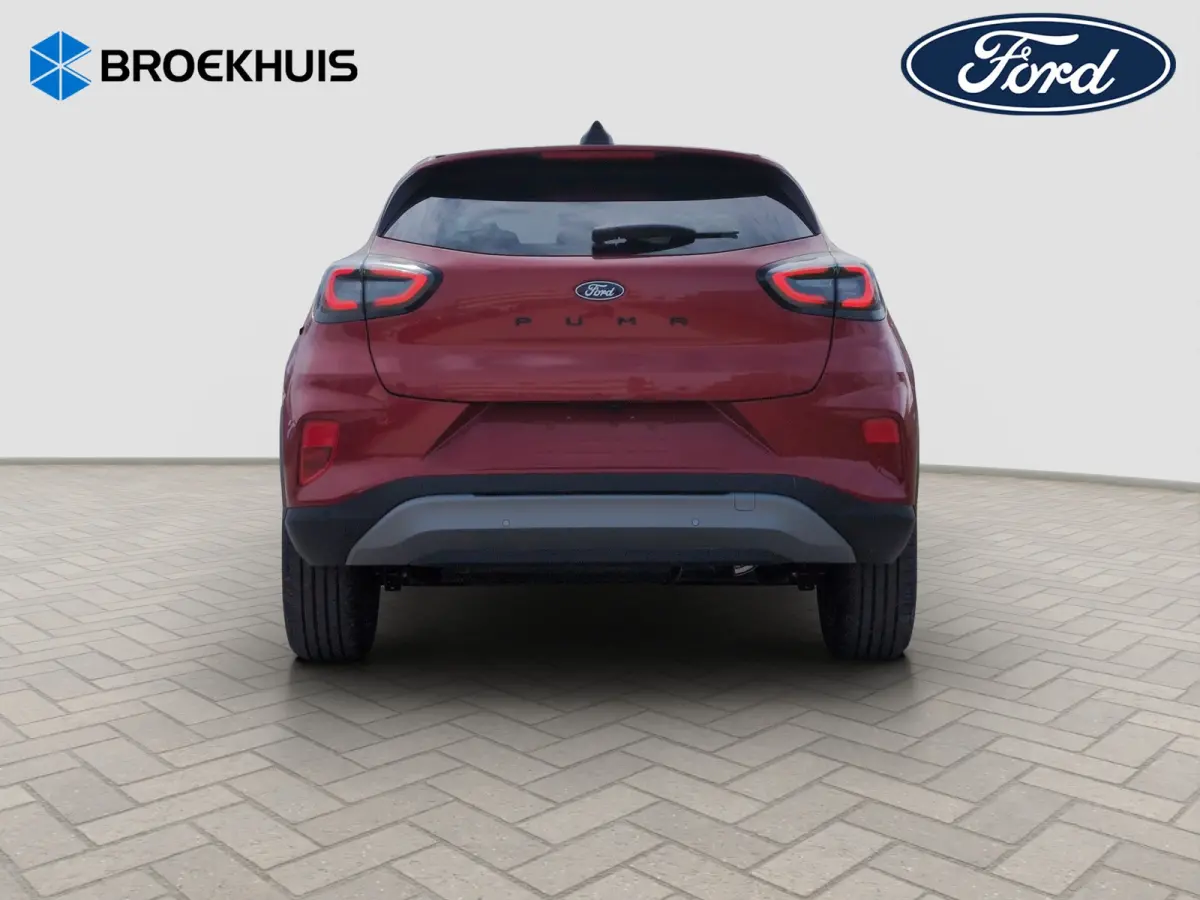 Titanium | WINTER PAKKET | ELEKTRISCHE ACHTERKLEP | CAMERA | DRAADLOZE CARPLAY | Achteruitrijcamera | Apple Carplay/Android Auto | Comfort-pakket