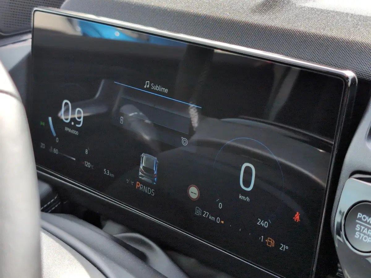 Titanium | WINTER PAKKET | ELEKTRISCHE ACHTERKLEP | CAMERA | DRAADLOZE CARPLAY | Achteruitrijcamera | Apple Carplay/Android Auto | Comfort-pakket