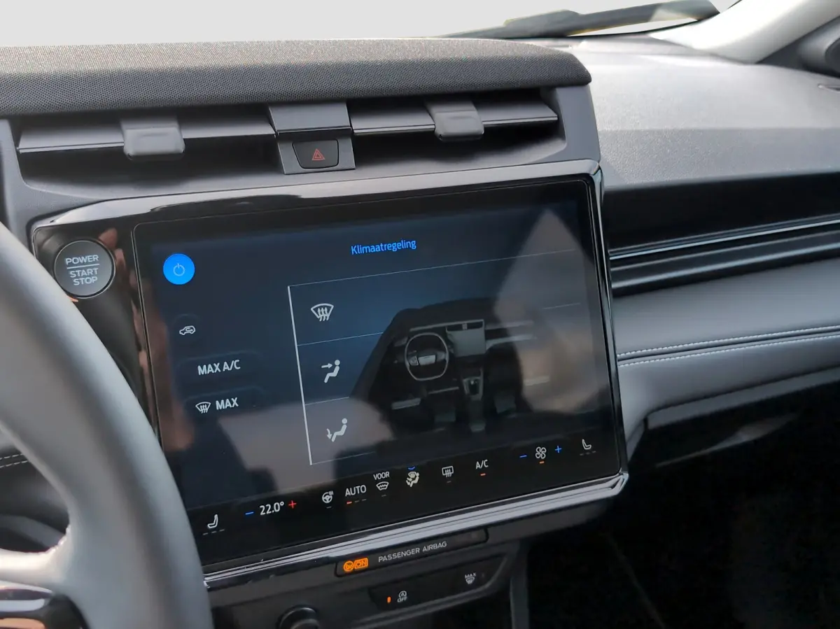 Titanium | WINTER PAKKET | ELEKTRISCHE ACHTERKLEP | CAMERA | DRAADLOZE CARPLAY | Achteruitrijcamera | Apple Carplay/Android Auto | Comfort-pakket