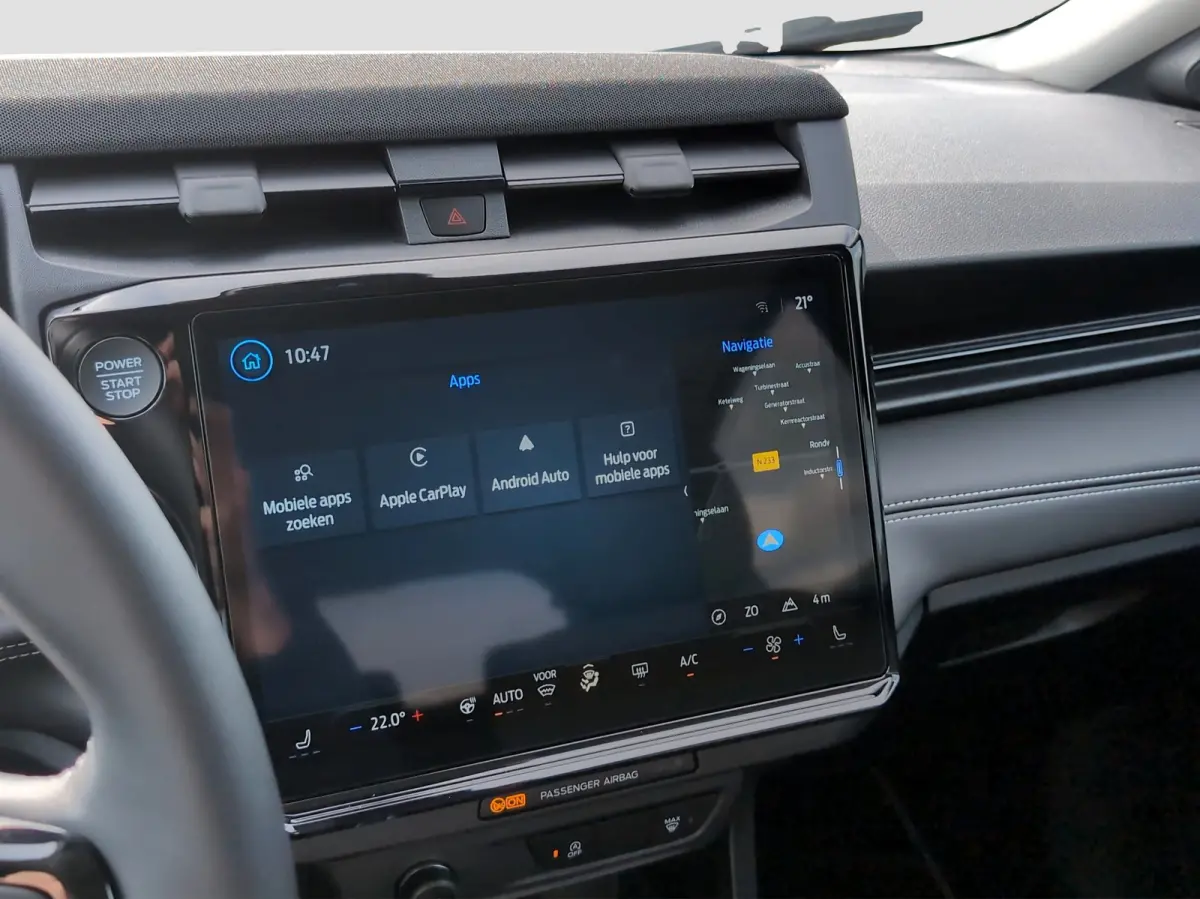 Titanium | WINTER PAKKET | ELEKTRISCHE ACHTERKLEP | CAMERA | DRAADLOZE CARPLAY | Achteruitrijcamera | Apple Carplay/Android Auto | Comfort-pakket