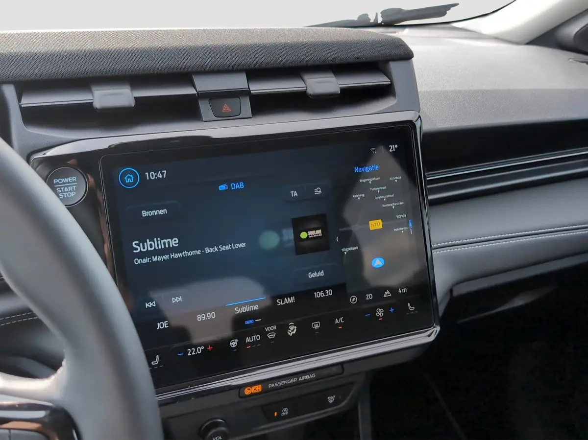 Titanium | WINTER PAKKET | ELEKTRISCHE ACHTERKLEP | CAMERA | DRAADLOZE CARPLAY | Achteruitrijcamera | Apple Carplay/Android Auto | Comfort-pakket
