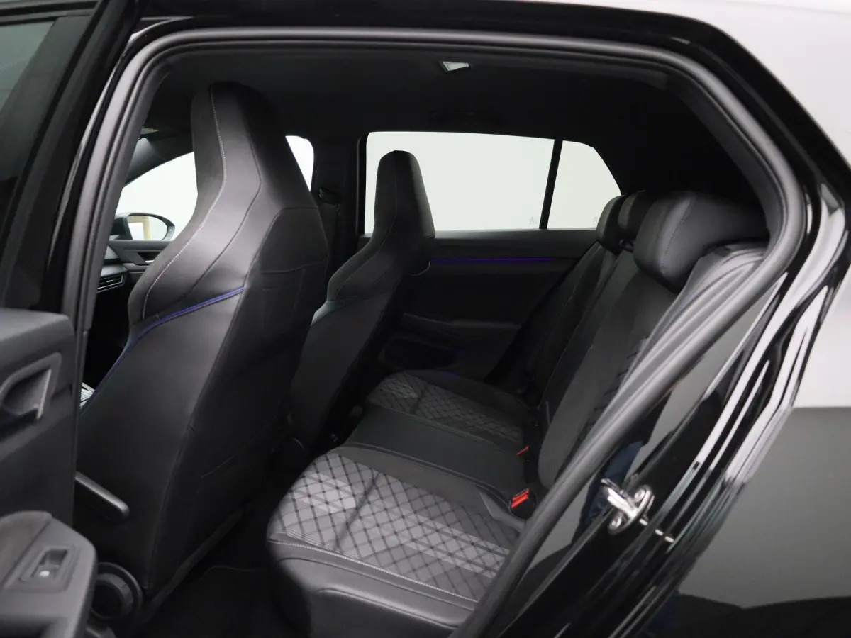 1.5 eTSI R-Line 150 PK | Automaat | Climate Control | Stoelverwarming | Stuurverwarming | Adaptive Cruise Control | Lane Assist | Achteruitrijcamera | All Season banden |