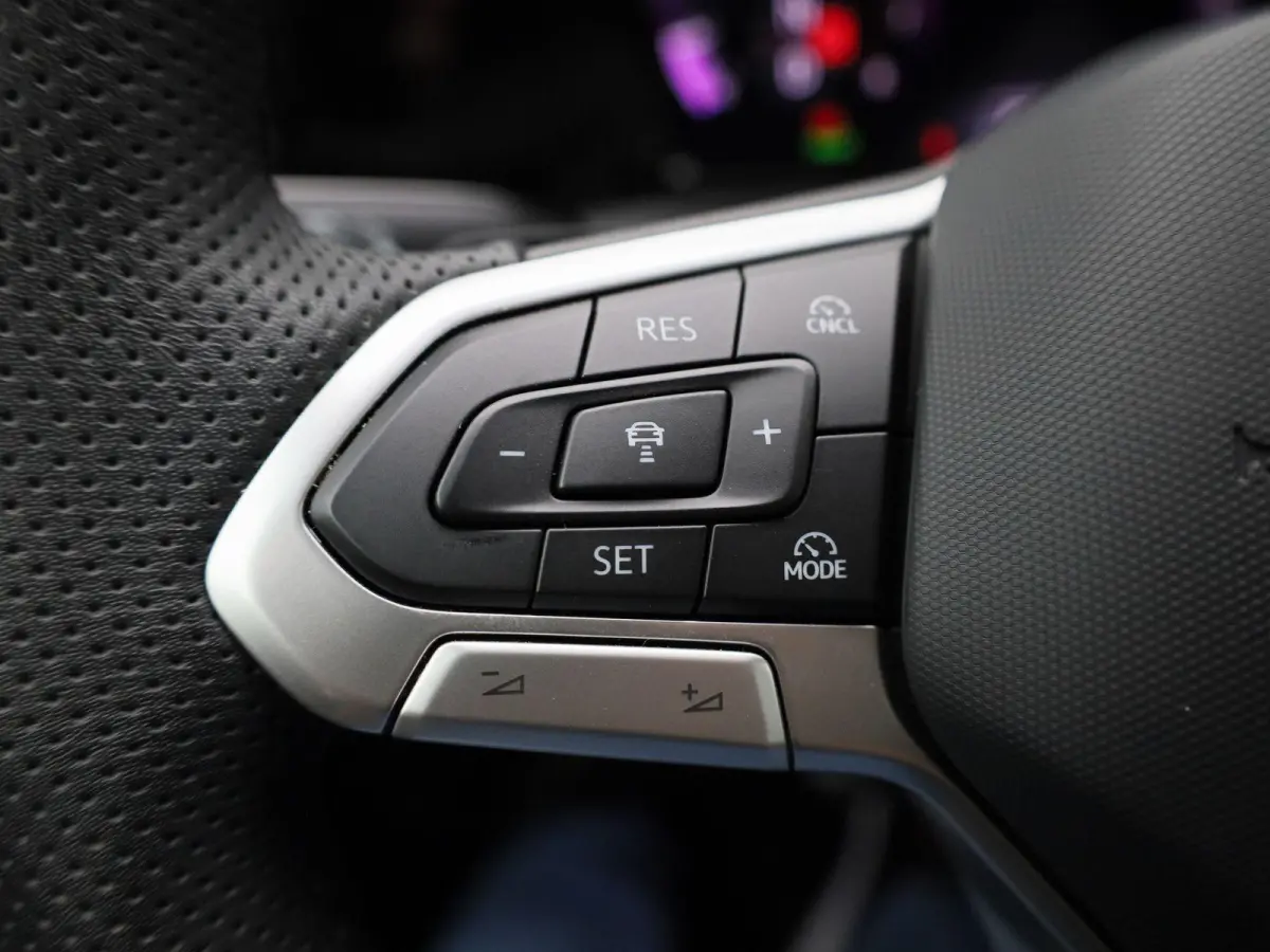1.5 eTSI R-Line 150 PK | Automaat | Climate Control | Stoelverwarming | Stuurverwarming | Adaptive Cruise Control | Lane Assist | Achteruitrijcamera | All Season banden |