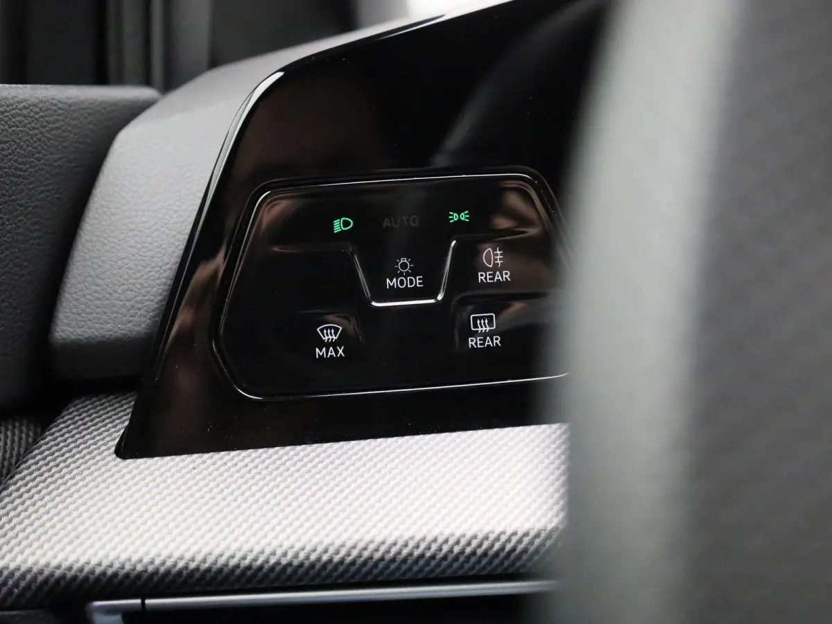 1.5 eTSI R-Line 150 PK | Automaat | Climate Control | Stoelverwarming | Stuurverwarming | Adaptive Cruise Control | Lane Assist | Achteruitrijcamera | All Season banden |