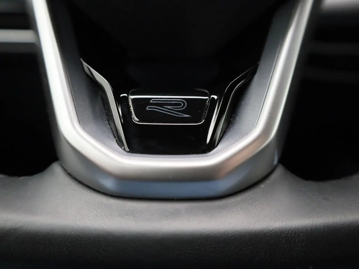 1.5 eTSI R-Line 150 PK | Automaat | Climate Control | Stoelverwarming | Stuurverwarming | Adaptive Cruise Control | Lane Assist | Achteruitrijcamera | All Season banden |