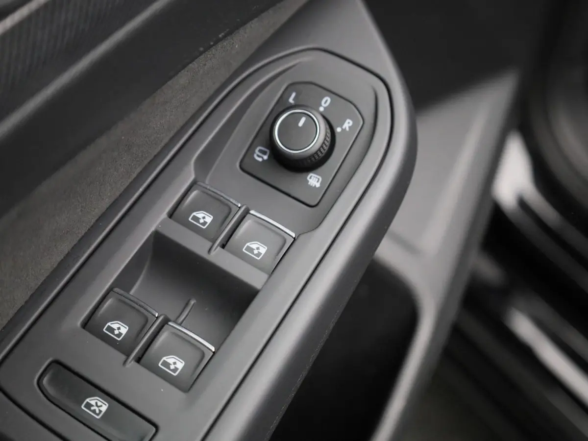 1.5 eTSI R-Line 150 PK | Automaat | Climate Control | Stoelverwarming | Stuurverwarming | Adaptive Cruise Control | Lane Assist | Achteruitrijcamera | All Season banden |