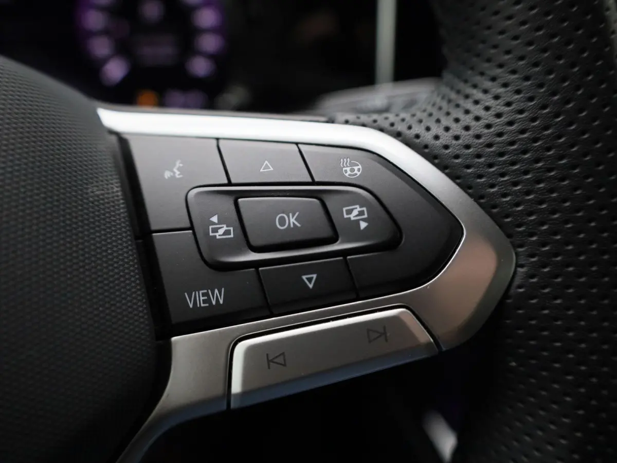 1.5 eTSI R-Line 150 PK | Automaat | Climate Control | Stoelverwarming | Stuurverwarming | Adaptive Cruise Control | Lane Assist | Achteruitrijcamera | All Season banden |