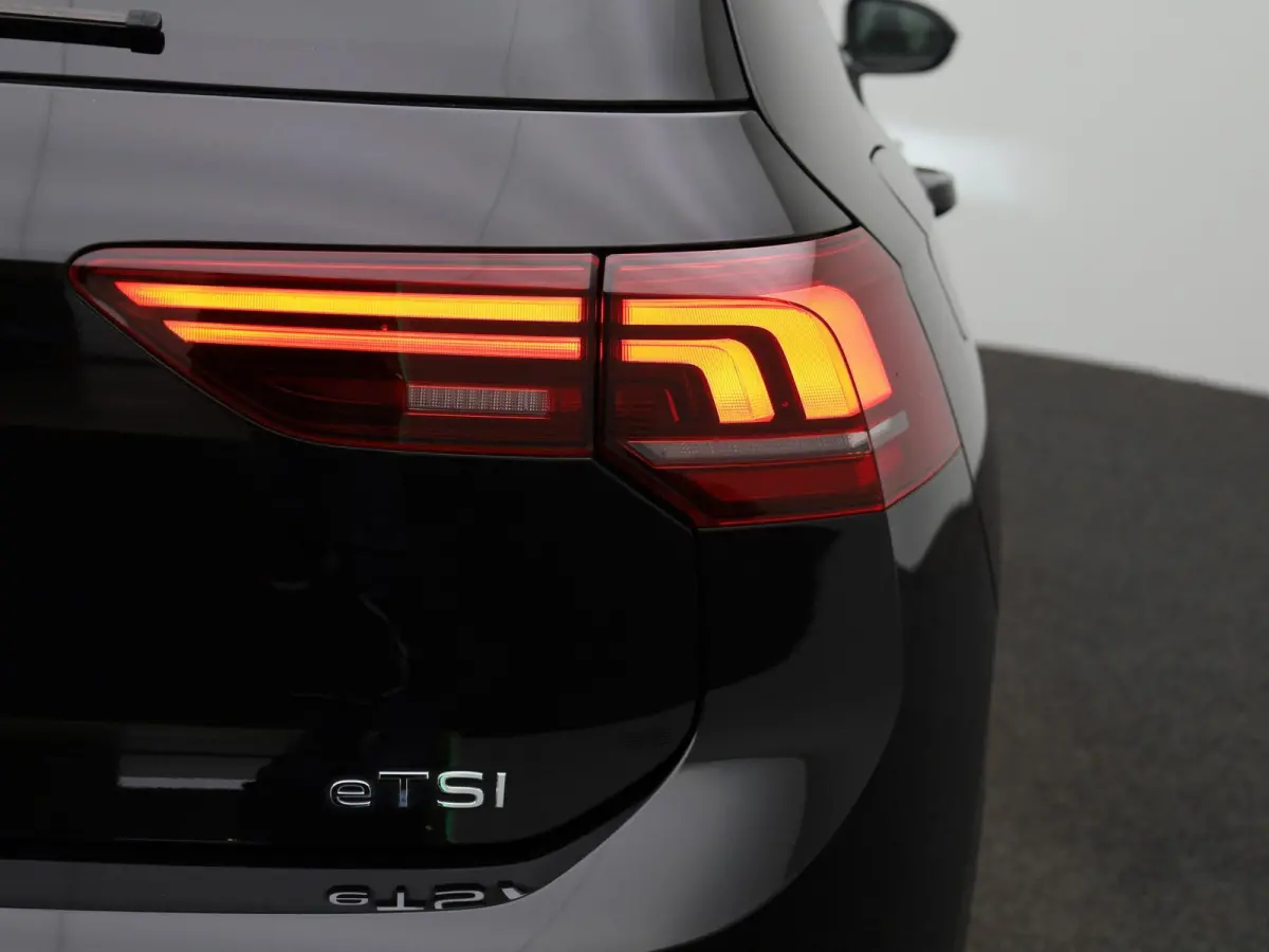 1.5 eTSI R-Line 150 PK | Automaat | Climate Control | Stoelverwarming | Stuurverwarming | Adaptive Cruise Control | Lane Assist | Achteruitrijcamera | All Season banden |