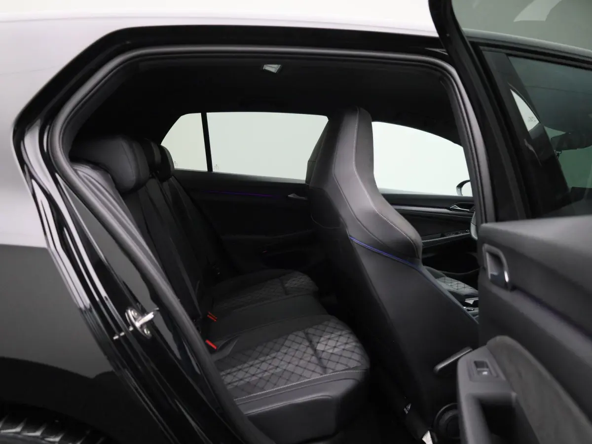 1.5 eTSI R-Line 150 PK | Automaat | Climate Control | Stoelverwarming | Stuurverwarming | Adaptive Cruise Control | Lane Assist | Achteruitrijcamera | All Season banden |