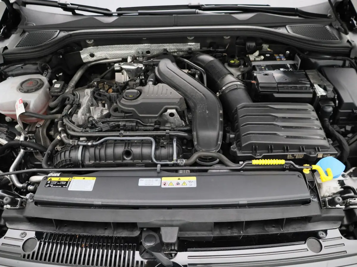 1.5 eTSI R-Line 150 PK | Automaat | Climate Control | Stoelverwarming | Stuurverwarming | Adaptive Cruise Control | Lane Assist | Achteruitrijcamera | All Season banden |