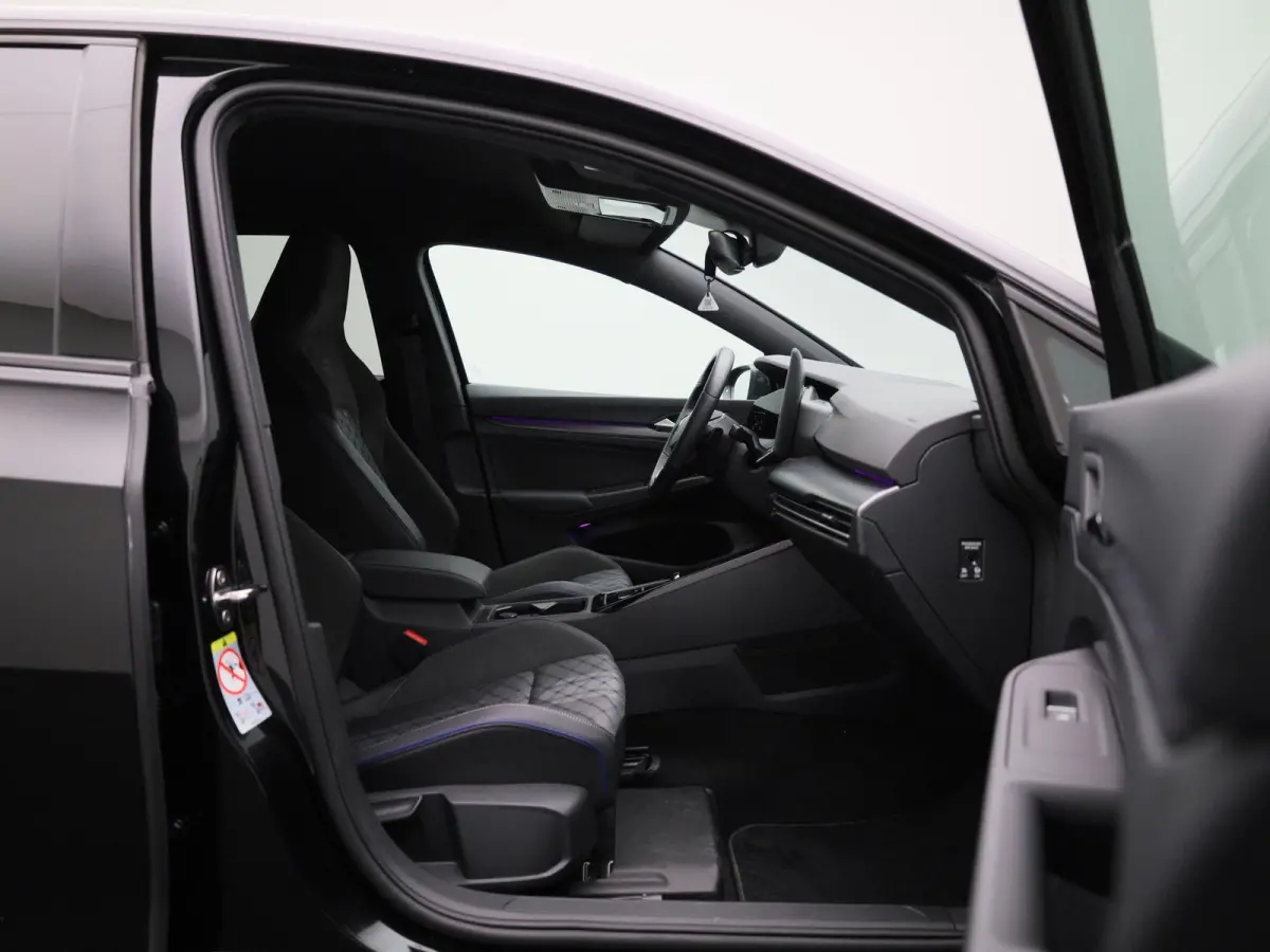 1.5 eTSI R-Line 150 PK | Automaat | Climate Control | Stoelverwarming | Stuurverwarming | Adaptive Cruise Control | Lane Assist | Achteruitrijcamera | All Season banden |