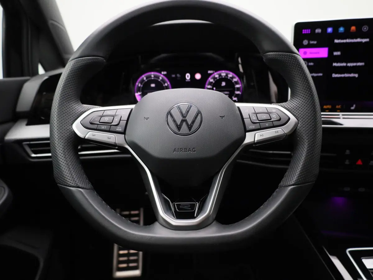 1.5 eTSI R-Line 150 PK | Automaat | Climate Control | Stoelverwarming | Stuurverwarming | Adaptive Cruise Control | Lane Assist | Achteruitrijcamera | All Season banden |