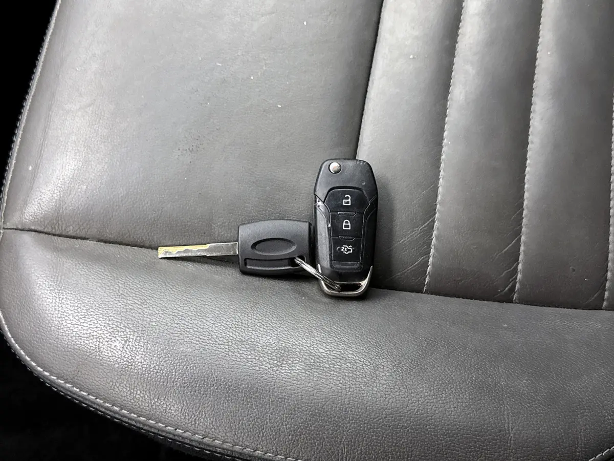 300 2.0 TDCI L2H1 Limited DC 170pk Navigatie Leder Dubbele cabine Trekhaak Camera