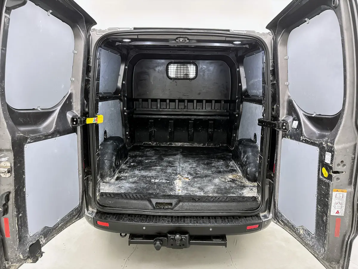 300 2.0 TDCI L2H1 Limited DC 170pk Navigatie Leder Dubbele cabine Trekhaak Camera