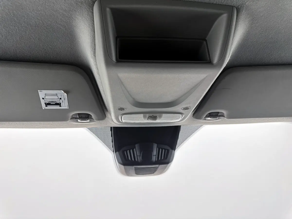 300 2.0 TDCI L2H1 Limited DC 170pk Navigatie Leder Dubbele cabine Trekhaak Camera