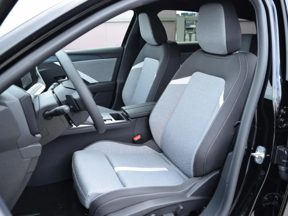 58 kWh Business Edition | AGR COMFORTSTOELEN | CLIMATE CONTROL | NAVI PRO | ADAPTVE CRUISE CONTROL | 18" LM VELGEN |
