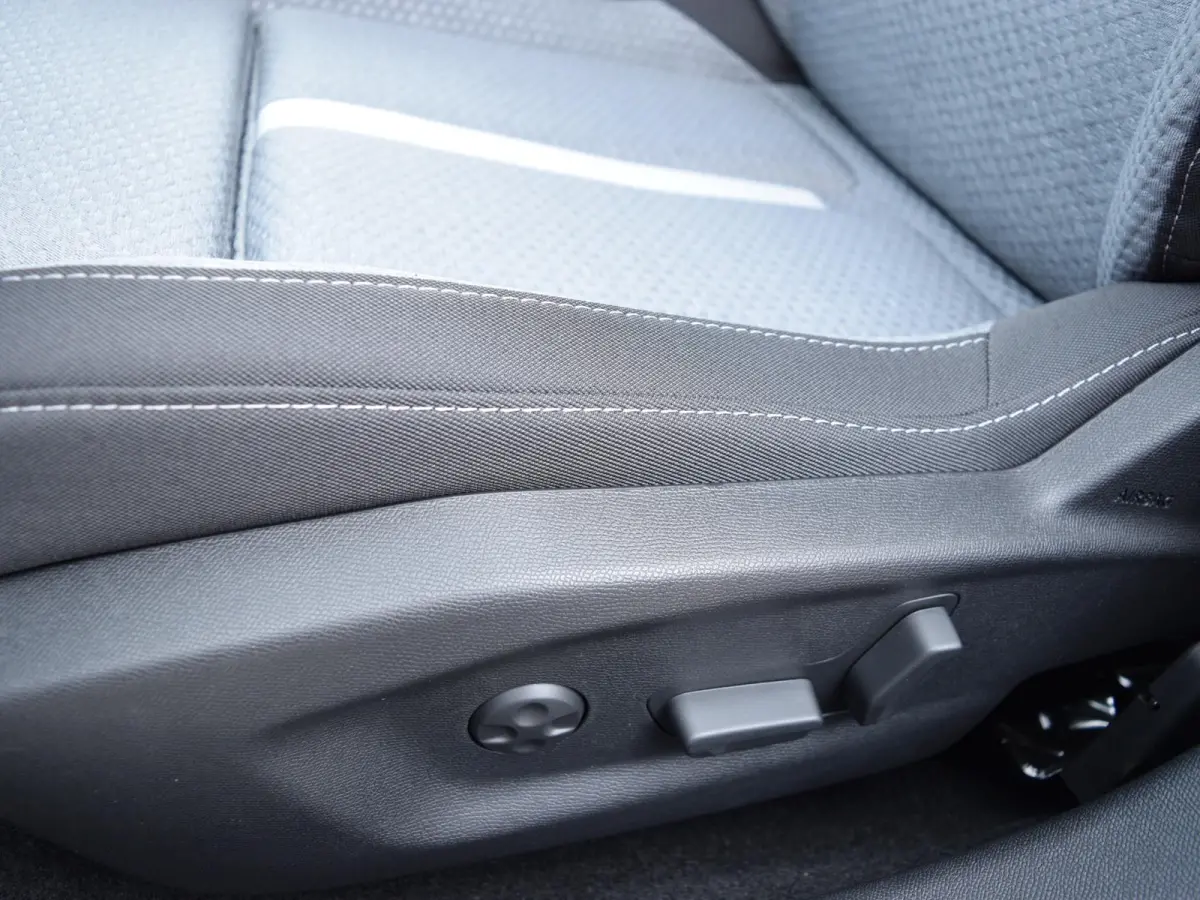 58 kWh Business Edition | AGR COMFORTSTOELEN | CLIMATE CONTROL | NAVI PRO | ADAPTVE CRUISE CONTROL | 18" LM VELGEN |