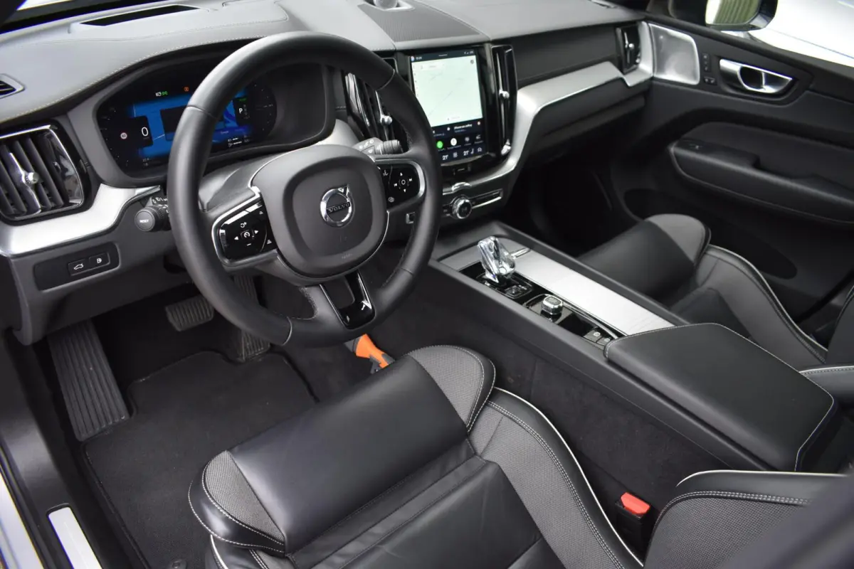 2.0 T6 Plug-in hybrid AWD Ultimate Dark | Bowers & Wilkens | Luchtvering | 360 Camera | Trekhaak |