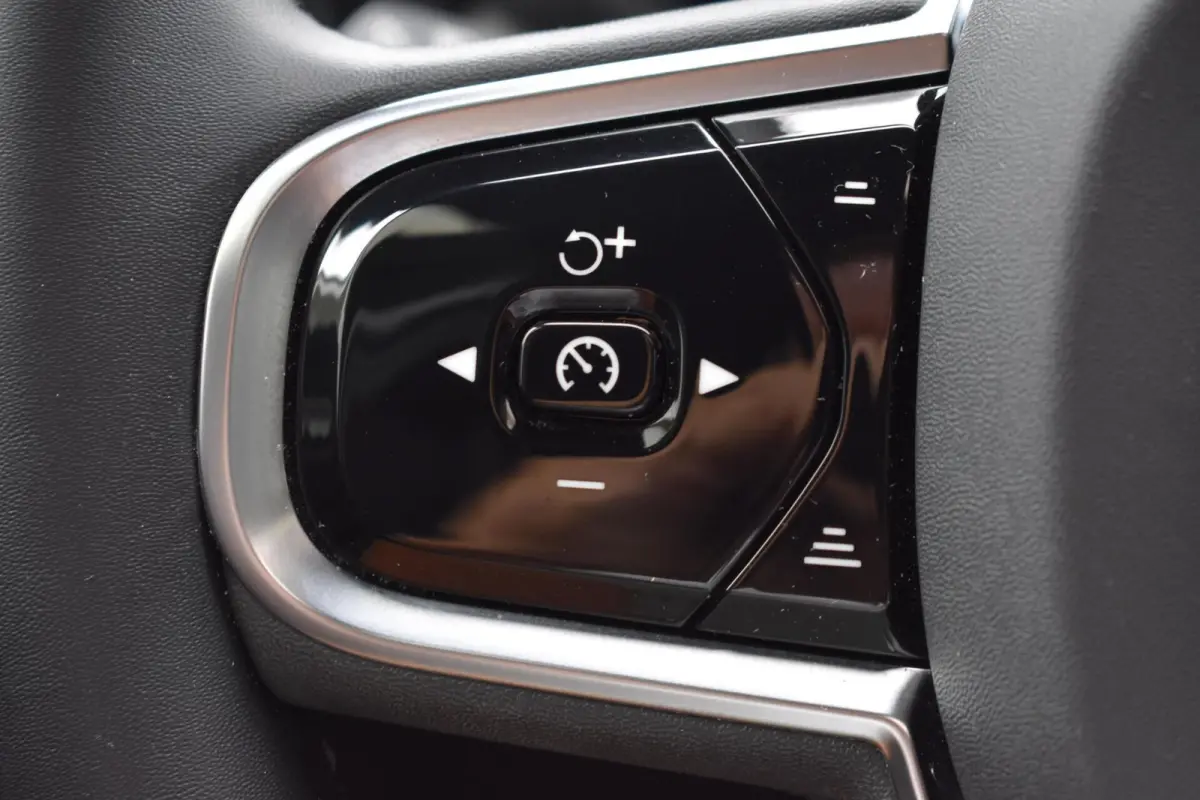 2.0 T6 Plug-in hybrid AWD Ultimate Dark | Bowers & Wilkens | Luchtvering | 360 Camera | Trekhaak |