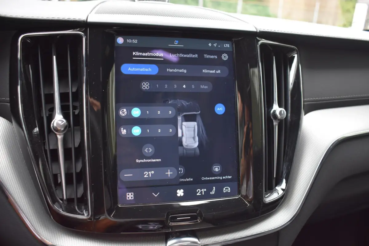 2.0 T6 Plug-in hybrid AWD Ultimate Dark | Bowers & Wilkens | Luchtvering | 360 Camera | Trekhaak |