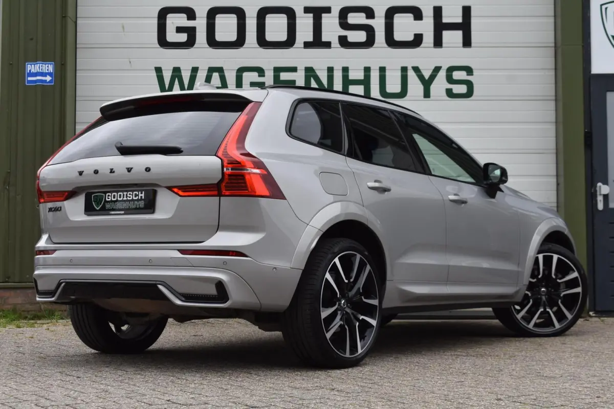 2.0 T6 Plug-in hybrid AWD Ultimate Dark | Bowers & Wilkens | Luchtvering | 360 Camera | Trekhaak |