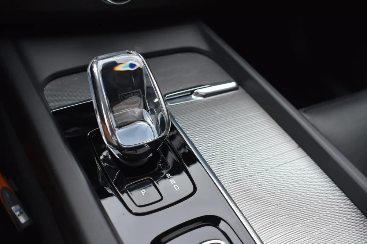 2.0 T6 Plug-in hybrid AWD Ultimate Dark | Bowers & Wilkens | Luchtvering | 360 Camera | Trekhaak |
