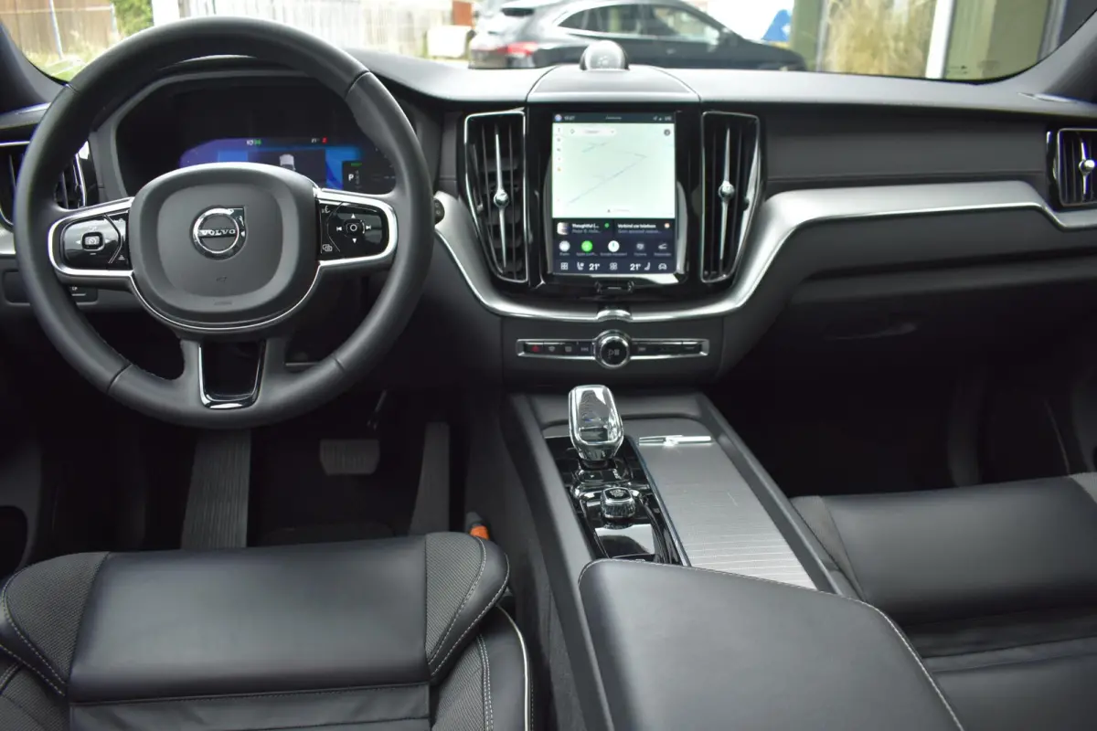 2.0 T6 Plug-in hybrid AWD Ultimate Dark | Bowers & Wilkens | Luchtvering | 360 Camera | Trekhaak |