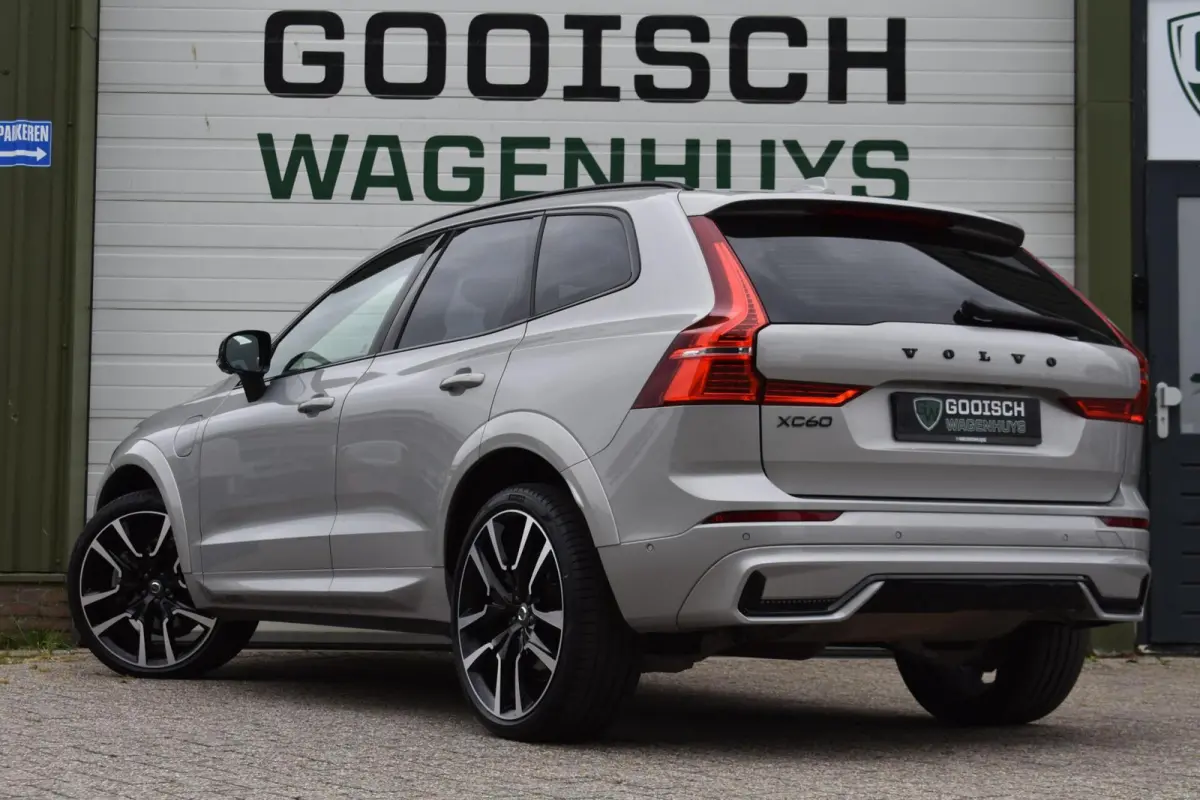 2.0 T6 Plug-in hybrid AWD Ultimate Dark | Bowers & Wilkens | Luchtvering | 360 Camera | Trekhaak |
