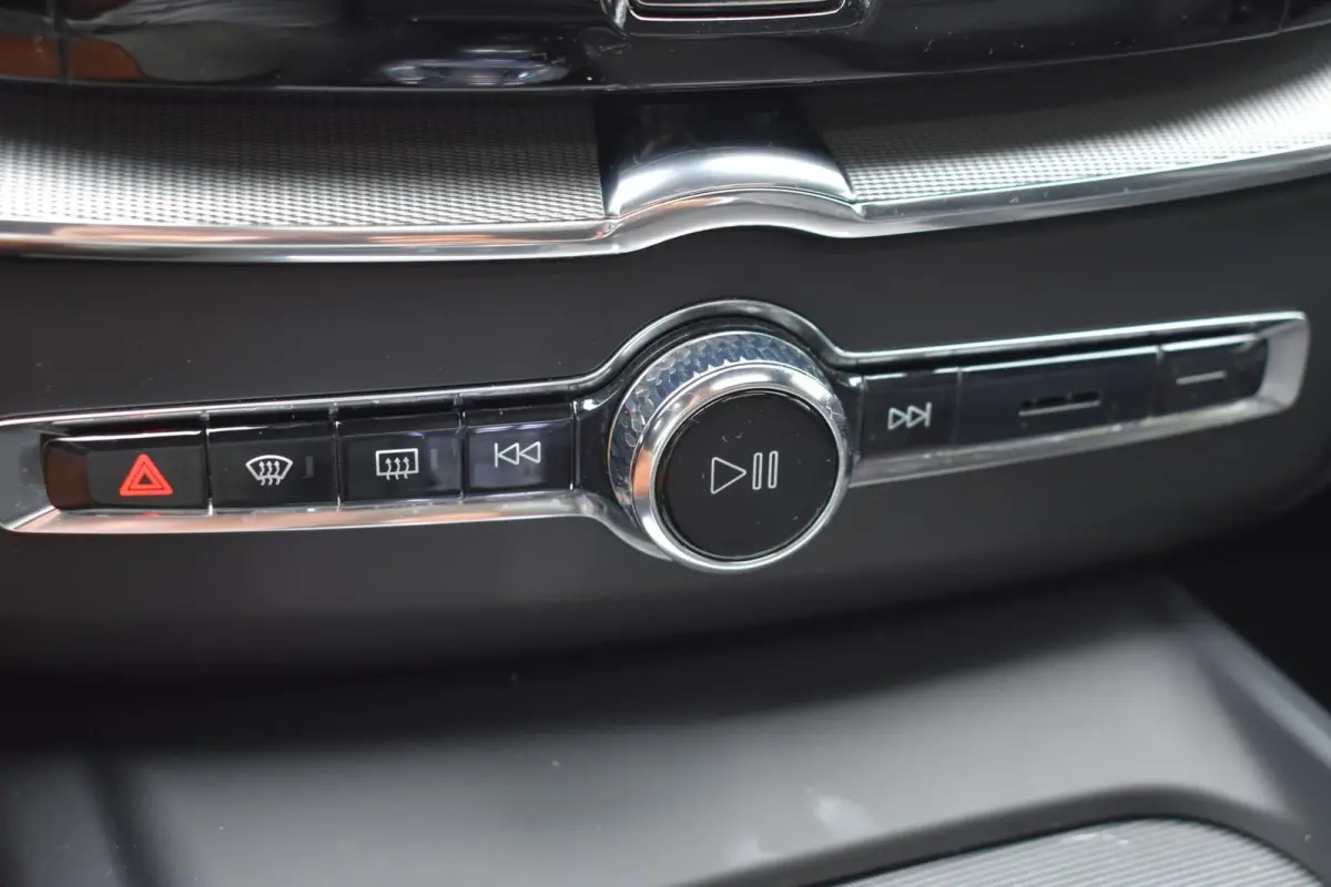 2.0 T6 Plug-in hybrid AWD Ultimate Dark | Bowers & Wilkens | Luchtvering | 360 Camera | Trekhaak |