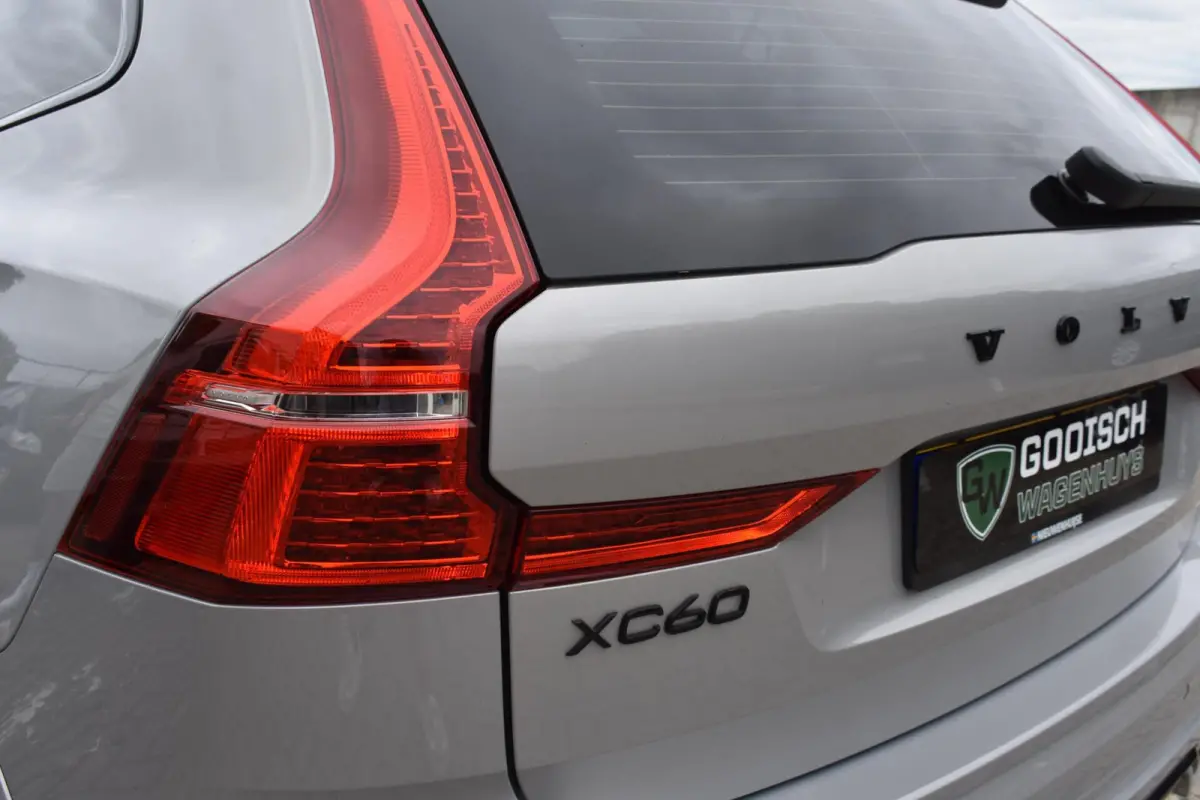 2.0 T6 Plug-in hybrid AWD Ultimate Dark | Bowers & Wilkens | Luchtvering | 360 Camera | Trekhaak |