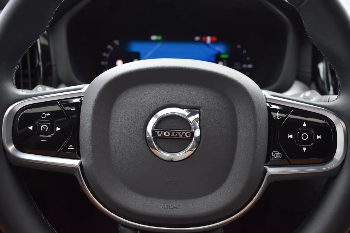 2.0 T6 Plug-in hybrid AWD Ultimate Dark | Bowers & Wilkens | Luchtvering | 360 Camera | Trekhaak |